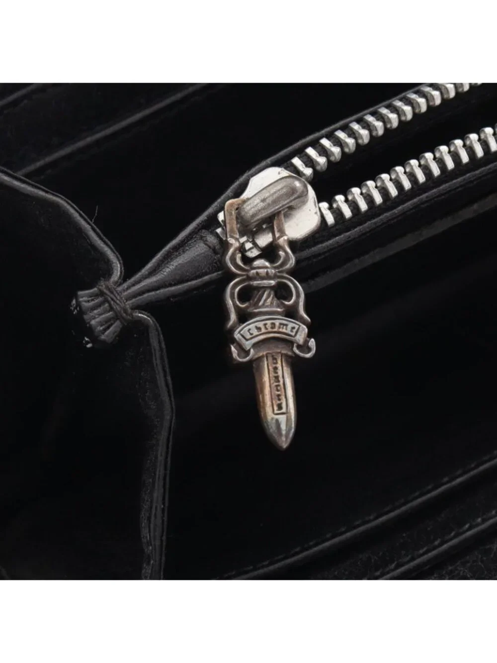 Chrome Hearts Round Wallet Cemetery Cross Patch Quilted Leather